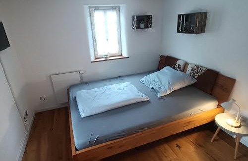 Kahl House | Apartments & möblierte Zimmer in Kahl am Main, kontaktloser Self Check-in, W-Lan, Schreibtisch, Duschbad, Küchenzeile, PKW-Plätze