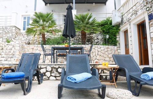 Krucica Apartment | Apartments Melany - One Bedroom Apartment with Shared Terrace and Sea View