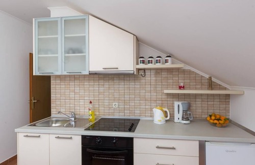Hodilje Apartment | Apartments Memunić - Comfort One Bedroom Apartment with Balcony and Sea View