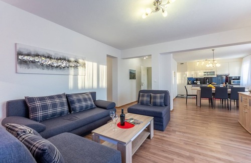 Stanici Apartment | Apartments Palma - Two Bedroom Apartment with Balcony and Sea View (Veliki)