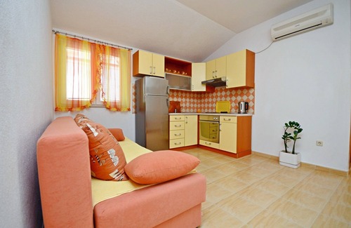 Istok Apartment | Apartments Pero (36191-A1) - Makarska