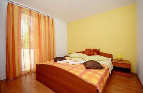 Istok Apartment | Apartments Pero (36191-A1) - Makarska