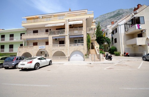 Istok Apartment | Apartments Pero (36191-A2) - Makarska