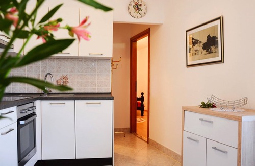 Pucisca Apartment | Apartments Tonka, (14490), Pućišća, Croatia