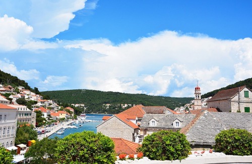 Pucisca Apartment | Apartments Tonka, (15099), Pućišća, Croatia