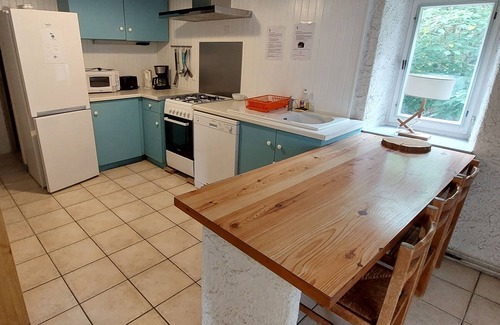 Airoux Apartment | Apartments with 3 bedrooms for 6 to 8 people, swimming pool, tennis, park .