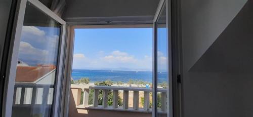 Mirce Apartment | Apartments Zvonimir,place by the sea