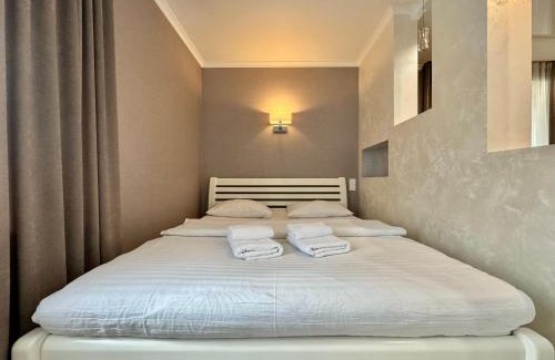 Sukhinovka Apartment | ApartPoltava Розкішна студія з КУТОВОЮ ВАННОЮ, 1-й будинок біля Корпусного парку, ПАНОРАМНИЙ балкон