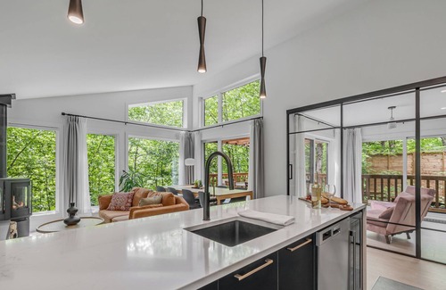 Pont-Rouge Ski Chalet | Apogée | luxe | spa privé en forêt