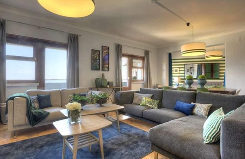 Santa Engracia Apartment | APOLONIA 4. In the center of the monumental Lisbon