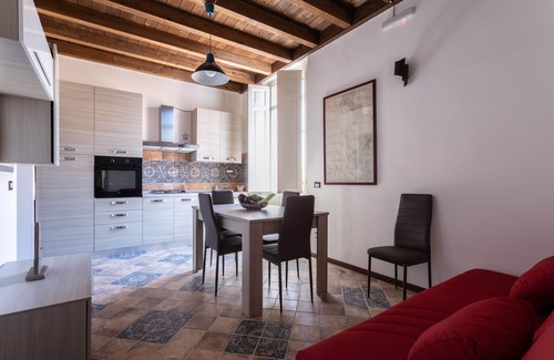 Oristano Historic Centre Apartment | App. for 6 person in the centre with jacuzzi & pool