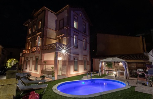 Oristano Historic Centre Apartment | App. for 6 person in the centre with jacuzzi & pool