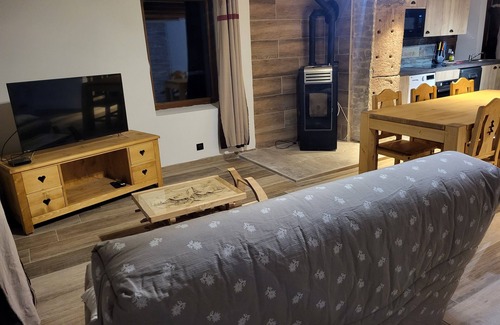 La Chapelle-devant-Bruyeres Apartment | Appartement de 80 m2 Entierement Rénové Proche de Nature et Hautes Vosges