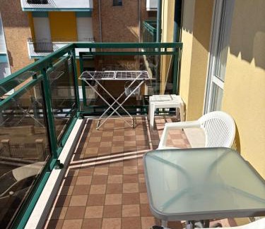 Jesolo Apartment | App4rent - VILLA MIMOSA - 3 Family apartments - parking, wifi, near the beach