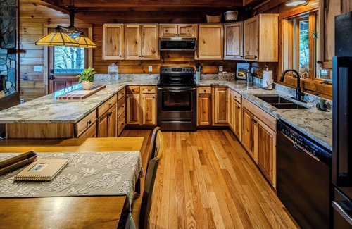 Fleetwood Cabin | Appalachian Mountain Evergreen Retreat