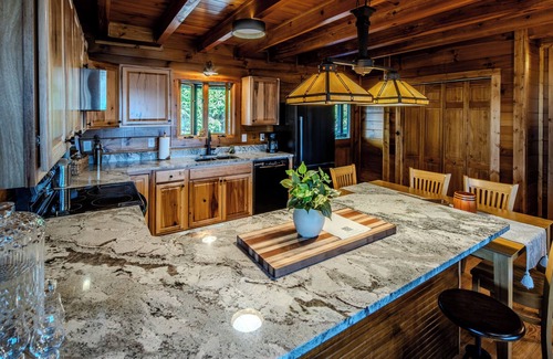 Fleetwood Cabin | Appalachian Mountain Evergreen Retreat