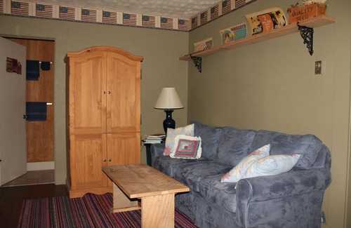 New Plymouth Cabin | Appalachian Quilt Cabin Centrally Located Within The Hocking Hills