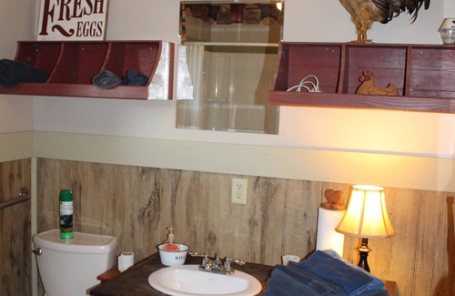 New Plymouth Cabin | Appalachian Quilt Cabin Centrally Located Within The Hocking Hills