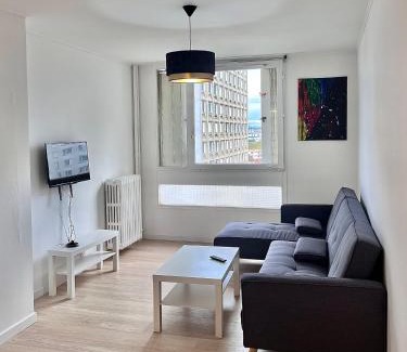 8th Arrondissement Apartment | Apparemment spacieux T5