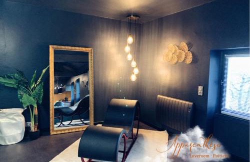 Poitiers Apartment | Apparenthèse Love Room Jacuzzi Sauna
