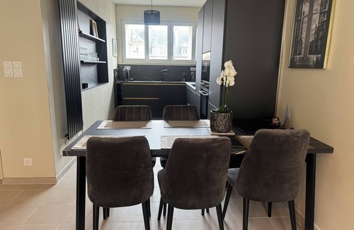 Tours City Centre Apartment | Apparently hyper-central towers
