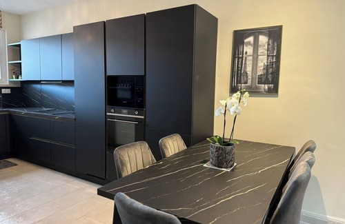 Tours City Centre Apartment | Apparently hyper-central towers