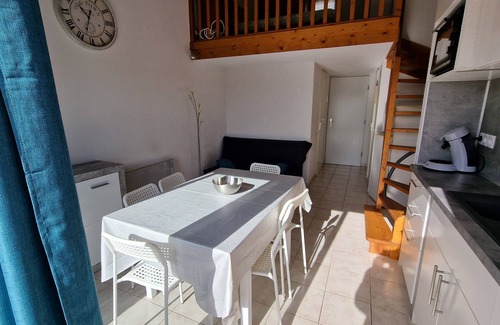 Marseillan Plage Apartment | Apparently sleeps 4-6 close to all amenities.