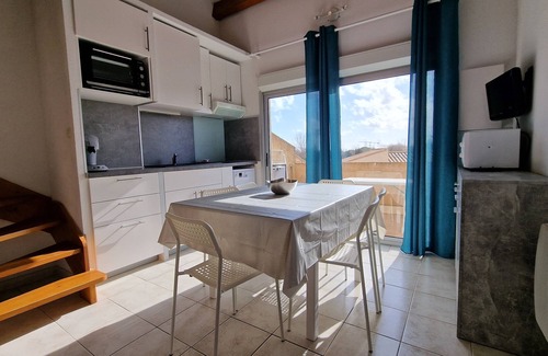 Marseillan Plage Apartment | Apparently sleeps 4-6 close to all amenities.
