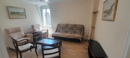 Levroux Apartment | Appart 2 chambres terrasse prive Levroux