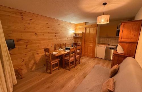 Meribel-Mottaret Apartment | Appart 2 pièces 6p - Pied des pistes avec vue - Parking - Mottaret