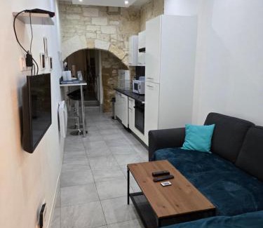 Lunel Apartment | Appart 40m2 indépendant, confortable avec terasse