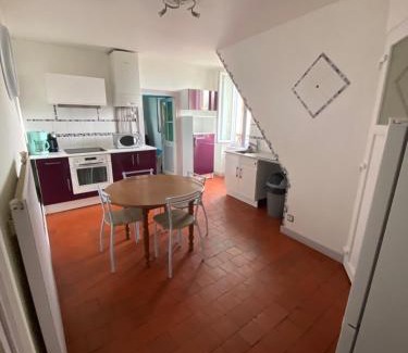 Fourchambault Apartment | Appart 6/7 pers dans grande maison et cour privative