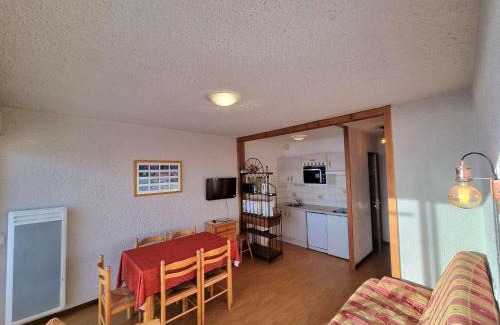 Saint-Michel-de-Chaillol Apartment | Appart 6 pers, balcon sud, coeur station, animaux admis, parking, WiFi, lave-vaisselle - FR-1-393-87