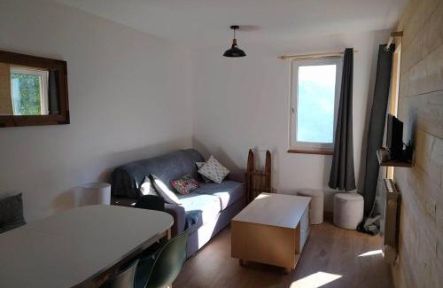 Genos Apartment | Appart ac balcon - Pied des pistes