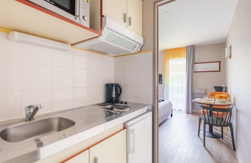 Madeleine-Champ de Mars Apartment | Appart'City Confort Nantes Cité des Congrès