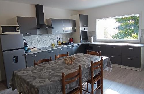 Beausemblant Apartment | Appart complet 3 chambres calme facture et repas possibles