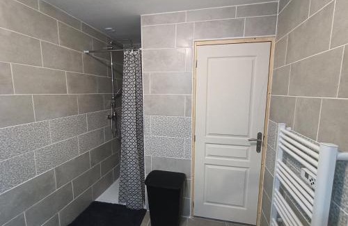 Beausemblant Apartment | Appart complet 3 chambres calme facture et repas possibles