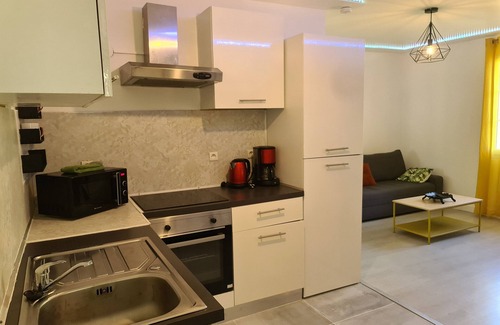 Petit-Palais-et-Cornemps Apartment | Appartement T3 Couleurs Vives