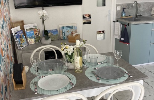 Saint-Georges-de-Didonne Apartment | Appartement à Quelques pas de la Plage de Vallieres et du Centre de St Georges