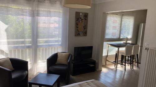 La Metare - Le Portail Rouge Apartment | Appart' Hôtel Fauriel Saint-Etienne Parking privé balcon wifi