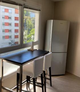 La Metare - Le Portail Rouge Apartment | Appart' Hôtel Fauriel Saint-Etienne Parking privé balcon wifi