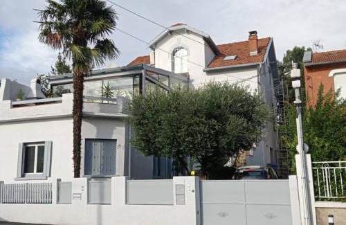 La Terrasse Apartment | Appart indépendant, 1 lit deux personnes et 1 appoint Piscine Jardin Direct Gare Aéroport et jardin