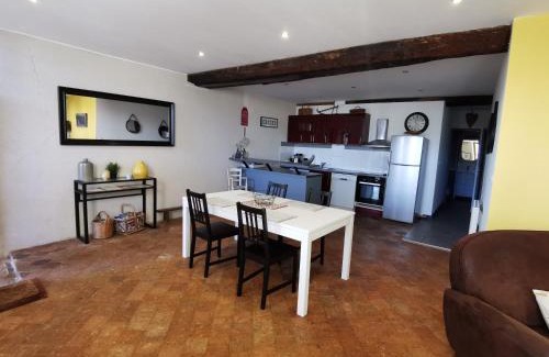 Bourgogne Apartment | Appart La Gabare - face Loire Quai du Châtelet