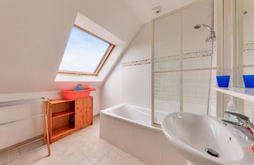Saint-Gildas-de-Rhuys Apartment | Appart pour 6 - 850m des plages Rohu & Govelins