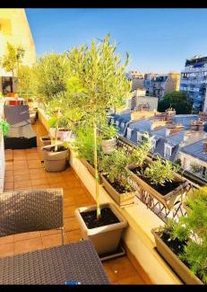 16th Arrondissement Apartment | Appart Terrasse Vue Tour Eiffel