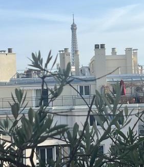 16th Arrondissement Apartment | Appart Terrasse Vue Tour Eiffel