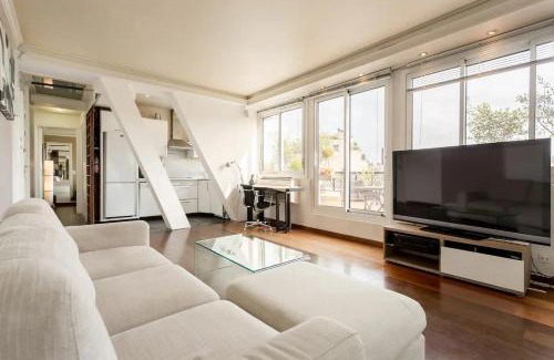 16th Arrondissement Apartment | Appart Terrasse Vue Tour Eiffel