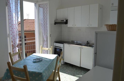 Fiumaretta Apartment | 'Appartamento 10' Near the Beach with Wi-Fi & Balcony