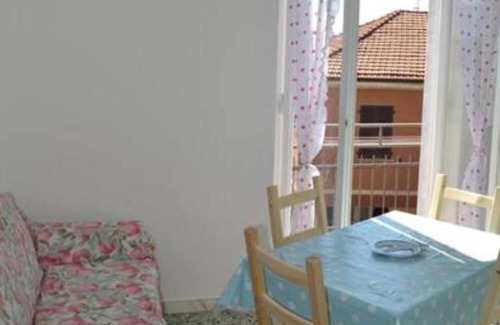 Fiumaretta Apartment | 'Appartamento 10' Near the Beach with Wi-Fi & Balcony
