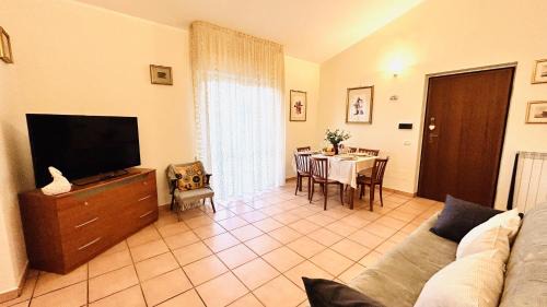 Fiuggi Apartment | Appartamento a Fiuggi con 2 camere, splendida vista sulle montagne e perfetto per 4 ospiti